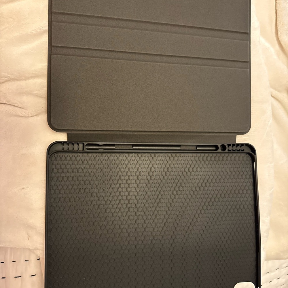 Velvet Caviar iPad Case - 12.9” iPad Pro - Picture 5 of 7